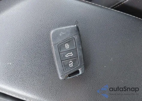 2019 Volkswagen Jetta 1.4T R-Line/1.4T S/1.4T Se z USA, uszkodzony, nr VIN 3VWC57BU9KM152380